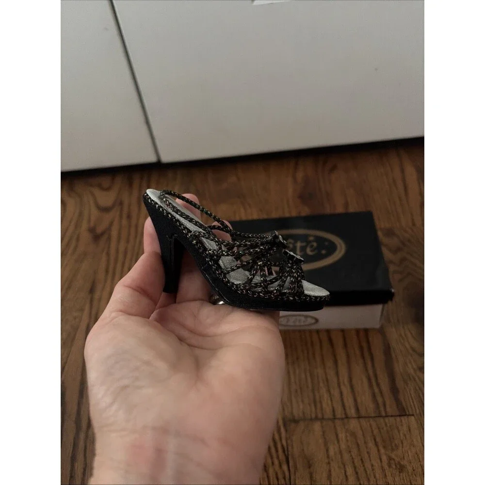 Vintage Y2K Fete collectable shoe figurine (Neon nights)